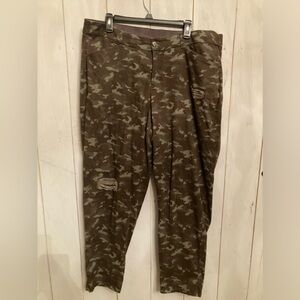 Lane Bryant Super Stretch Mid-Rise Skinny Women Camo Jeans Size 18 ￼￼distressed‎
